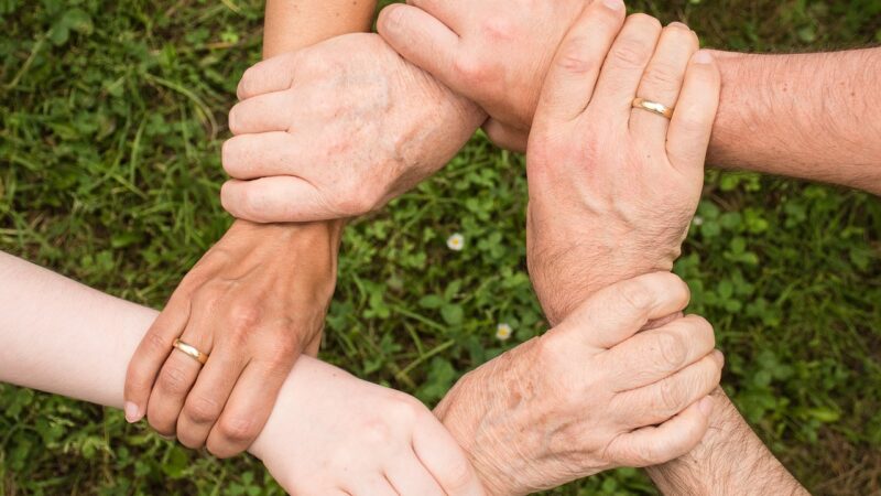 Gemelle Australiane condividono lo stesso uomo e fanno sesso a turno